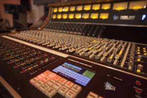 TRAVIS HARRINGTON, RECORDING ENGINEER FOR ICONIC RAPPER DRAKE, IS A RECORDING CONNECTION MENTOR IMG 82851